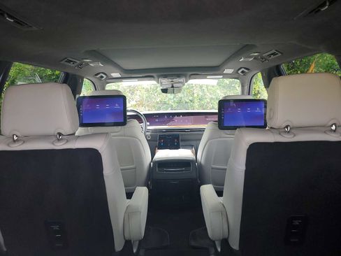 Used 2025 Cadillac Escalade Sport Platinum w/ LPO, ONYX Package AWD/4WD image 24
