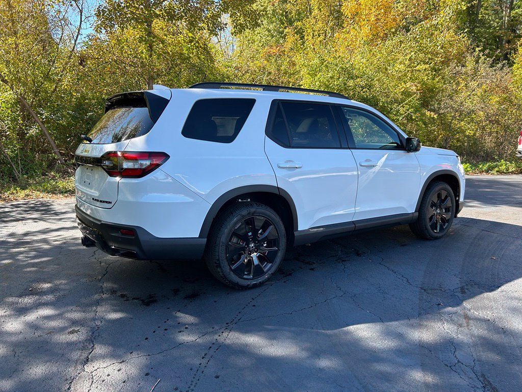 New 2026 Honda Pilot Black Edition image 2