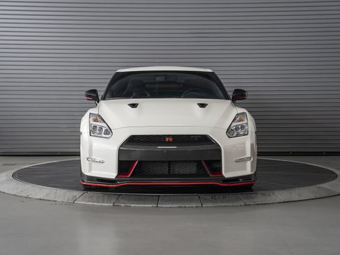 Used 2016 Nissan GT-R NISMO AWD/4WD image 8