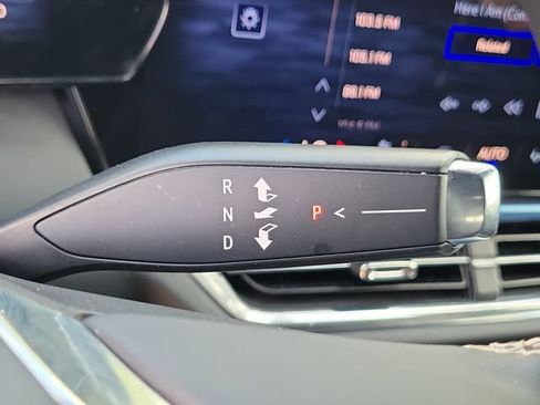 Certified 2025 Chevrolet Equinox EV LT w/ Convenience Package FWD image 32