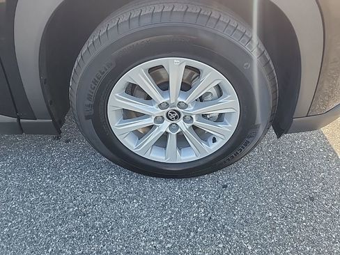 Used 2025 Toyota Grand Highlander AWD image 4