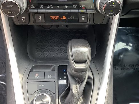 Used 2021 Toyota RAV4 XLE w/ Convenience Package image 16