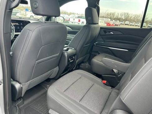 Used 2025 Chevrolet Traverse LT w/ Driver Confidence Package image 12