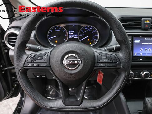Used 2025 Nissan Versa S FWD image 10
