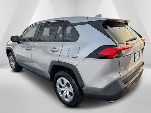 Used 2022 Toyota RAV4 LE image 5