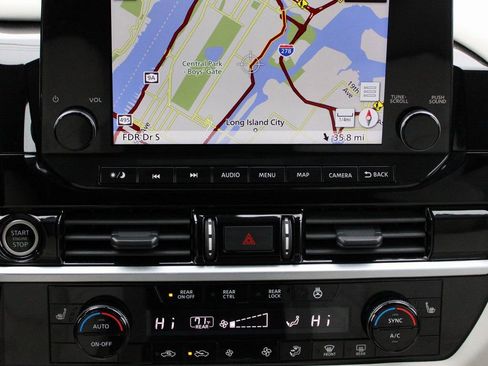 Used 2024 Nissan Pathfinder SL image 41