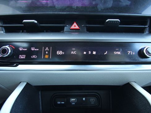 Used 2024 Kia Sportage EX image 30