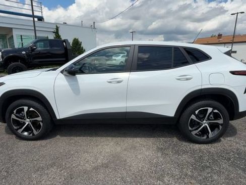 Certified 2025 Chevrolet Trax RS w/ Driver Confidence Package FWD image 5