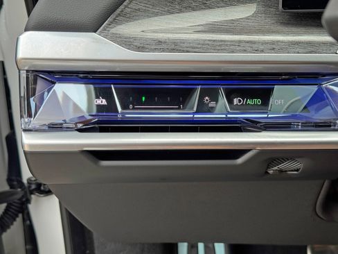 Used 2023 BMW 760i xDrive w/ Executive Package AWD/4WD image 19