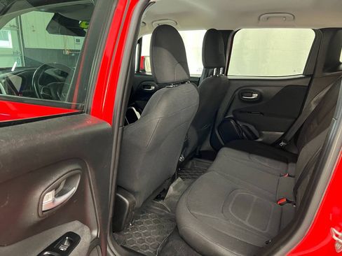 Used 2020 Jeep Renegade Latitude w/ Cold Weather Group AWD/4WD image 9