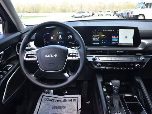 Used 2023 Kia Telluride LX AWD/4WD image 16