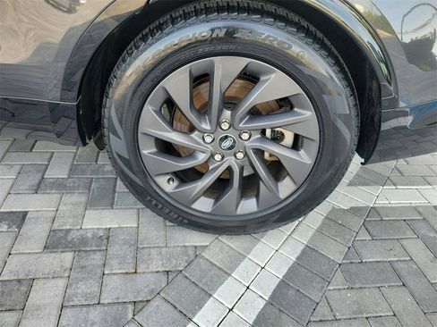 Certified 2024 Land Rover Discovery Dynamic SE image 14