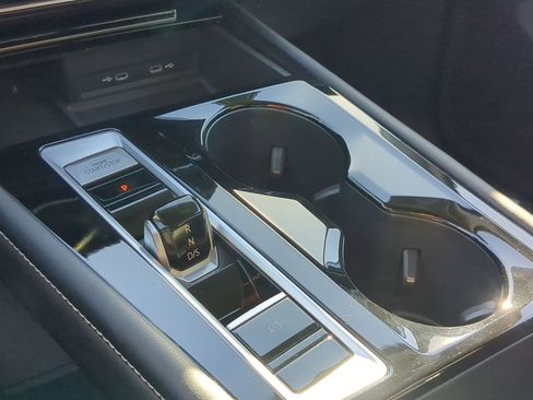 Used 2024 Volkswagen Atlas SE image 25