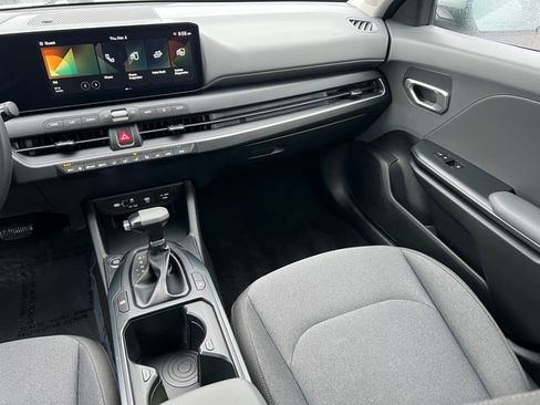Used 2025 Kia K4 LXS image 27