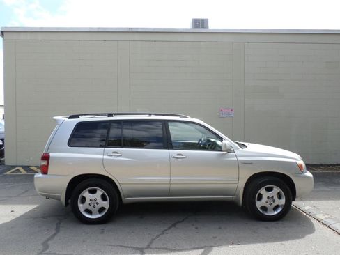 Used 2004 Toyota Highlander Limited image 1