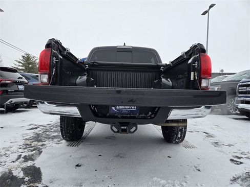 Used 2022 Toyota Tacoma SR5 image 40