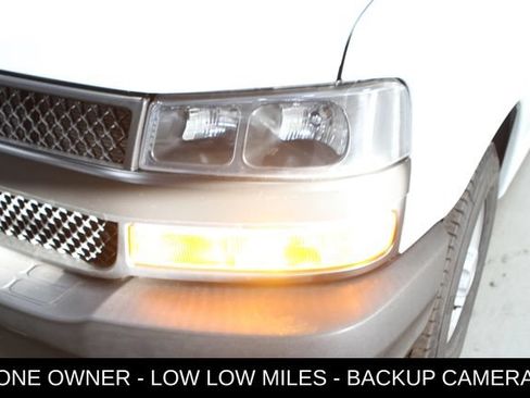 Used 2019 Chevrolet Express 3500 w/ Driver Convenience Package RWD image 8