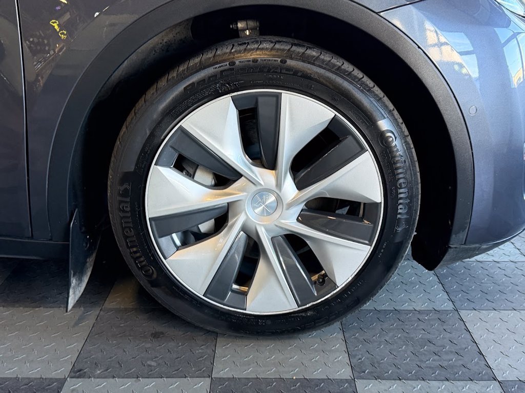 Used 2021 Tesla Model Y Long Range AWD/4WD image 28