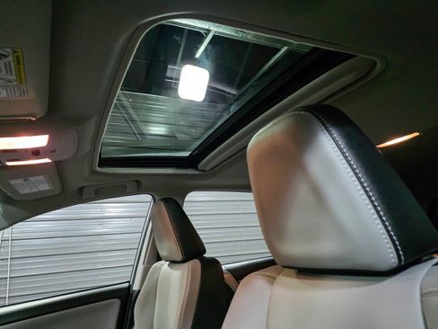 Used 2016 Toyota RAV4 Limited image 15