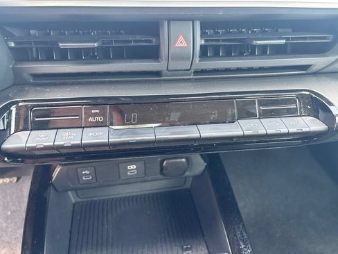 Used 2025 Toyota Prius LE FWD image 17