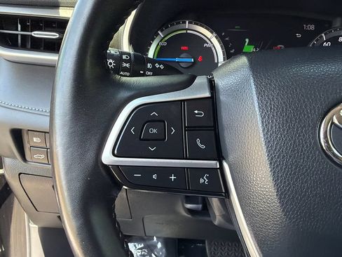 Used 2022 Toyota Highlander XLE AWD/4WD image 24
