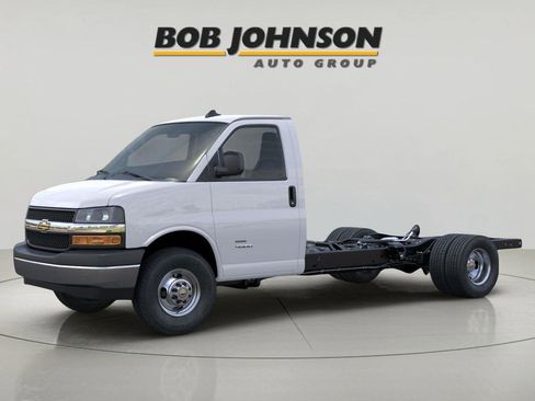 New 2025 Chevrolet Express 3500 w/ Power Convenience Package RWD image 6