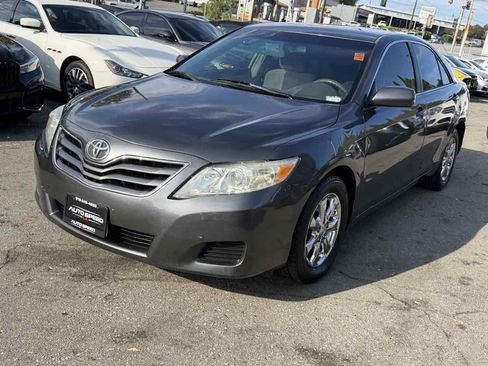 Used 2011 Toyota Camry image 3