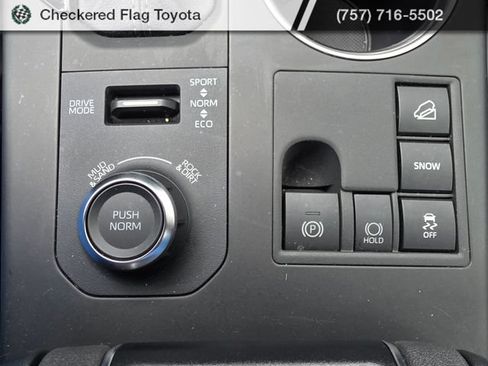 Used 2024 Toyota Highlander XSE AWD/4WD image 17