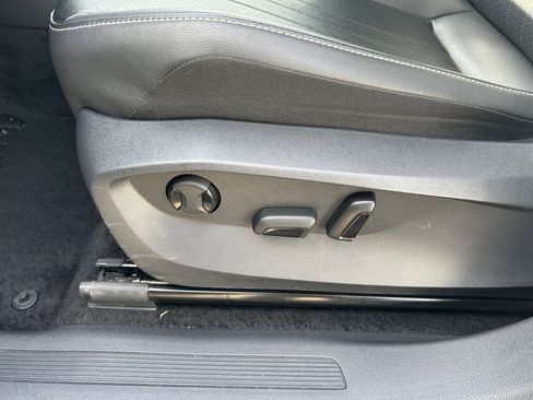 Certified 2024 Volkswagen Tiguan SE w/ Panoramic Sunroof Package image 21