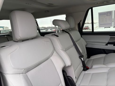 Used 2025 Ford Expedition Max Platinum image 42