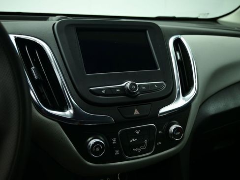 Used 2021 Chevrolet Equinox LS image 22