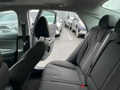 Used 2025 Hyundai Elantra SEL image 40