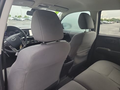 Used 2020 Toyota Tacoma SR5 RWD image 14