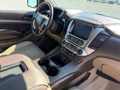 Used 2019 Chevrolet Tahoe LT w/ LT Signature Package image 8