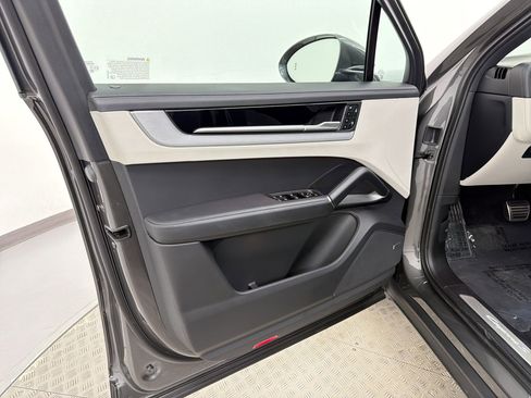 Certified 2025 Porsche Cayenne S AWD/4WD image 22