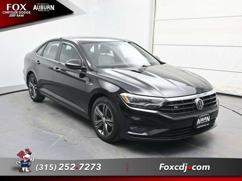 Used 2020 Volkswagen Jetta R-Line w/ R-Line Cold Weather Package image 2