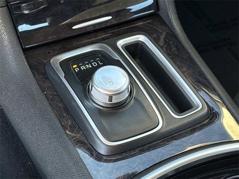 Used 2019 Chrysler 300 Limited w/ Safetytec Plus Group image 23