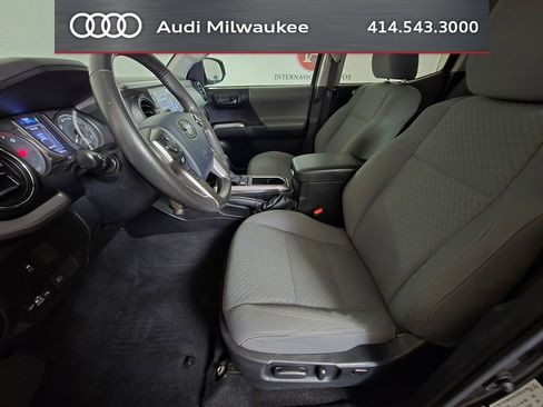 Used 2020 Toyota Tacoma SR5 AWD/4WD image 14