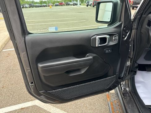 Used 2024 Jeep Wrangler Unlimited Sport AWD/4WD image 10