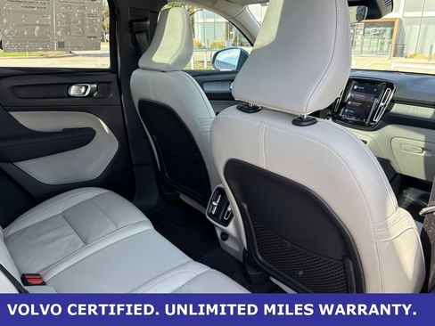 Certified 2023 Volvo XC40 B4 Plus image 32