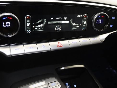 Used 2022 Genesis GV70 2.5T w/ Select Package image 32