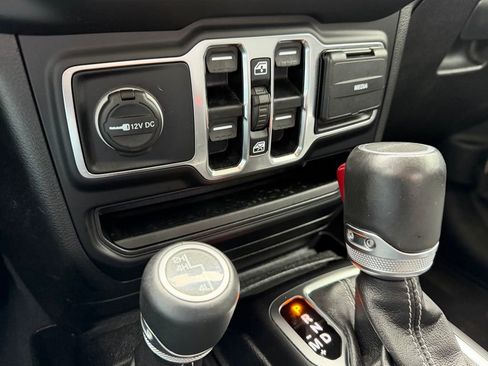 Used 2020 Jeep Gladiator Overland image 22