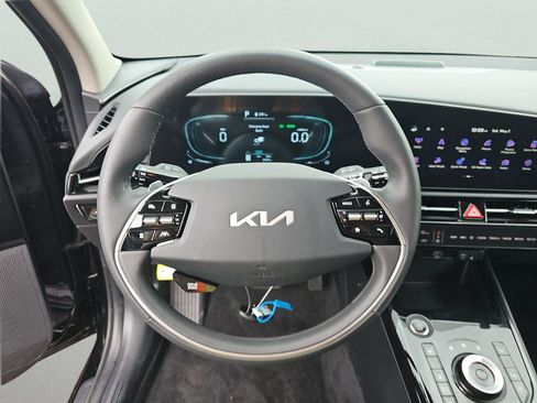 Certified 2025 Kia Niro EX w/ EX Cold Weather Package FWD image 11