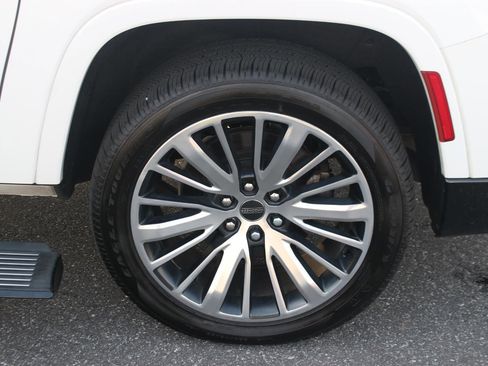 Used 2024 Jeep Grand Wagoneer L Series III image 46