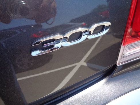 Used 2020 Chrysler 300 Touring w/ Chrome Appearance Package RWD image 29