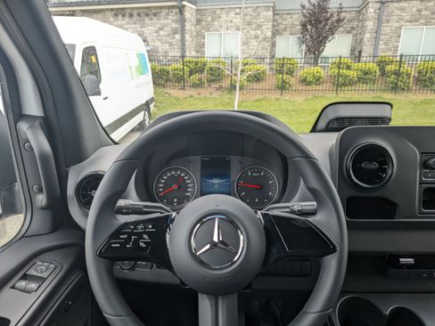 New 2025 Mercedes-Benz Sprinter 2500 image 19