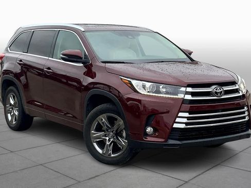Used 2017 Toyota Highlander Limited Platinum FWD image 3