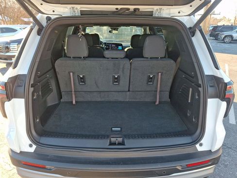 Used 2024 Chevrolet Traverse LT w/ LPO, Floor Liner Package image 28