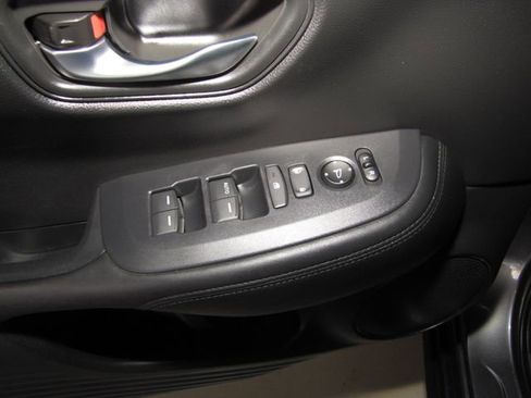 Certified 2025 Honda HR-V LX image 10