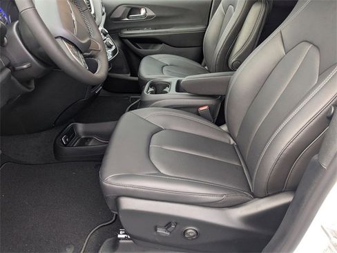 New 2026 Chrysler Voyager LX image 11